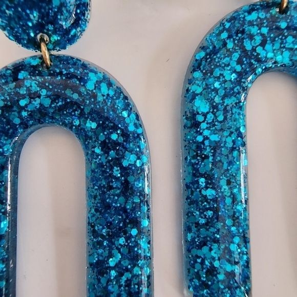 NWT Blue Glittered Resin Arch Dangle Earrings - Picture 4 of 7